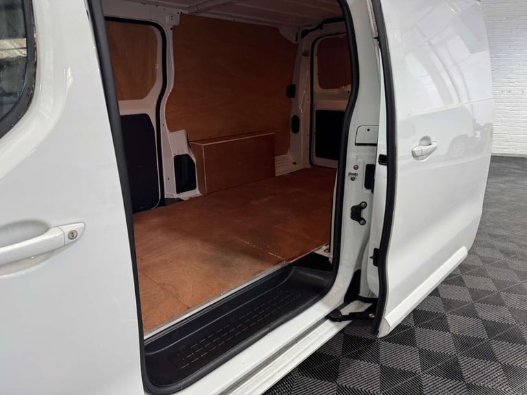 2021 Vauxhall Vivaro 1.5 Vivaro 2900 Sportive S/S Panel Van Diesel Manual