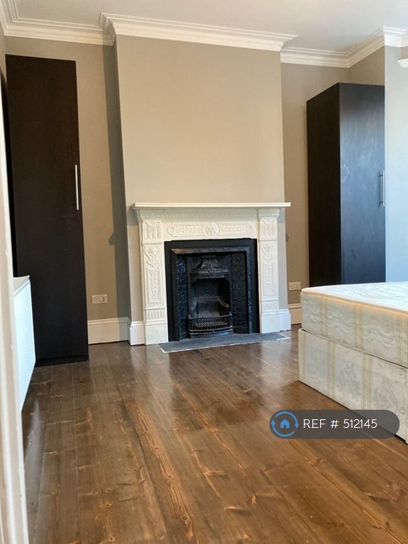 image for 3 bedroom flat in Latchmere Road, London, SW11 (3 bed) (#512145)