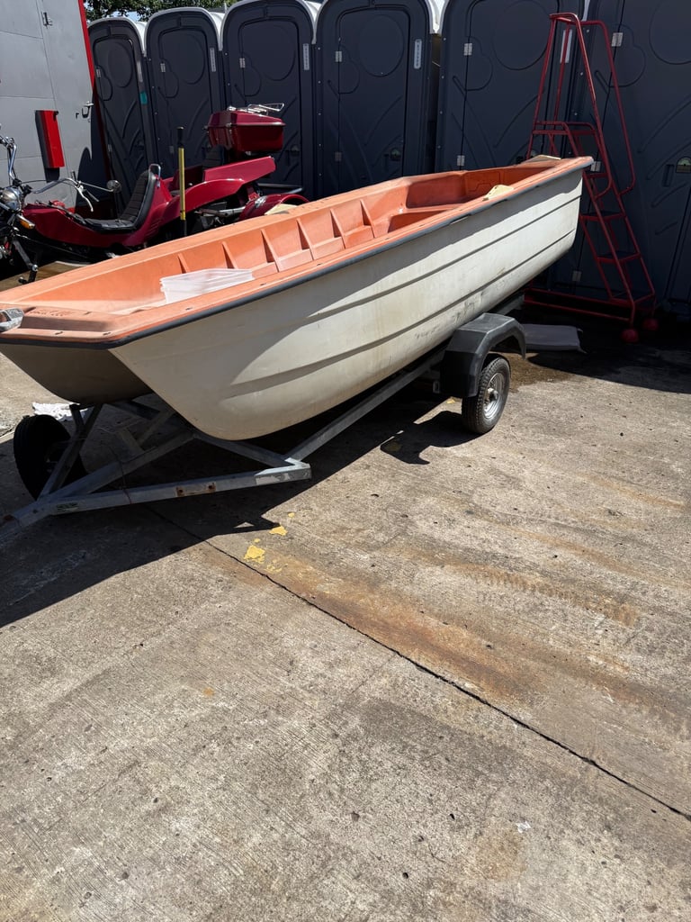 Tabur Yak 111 boat and trailer 