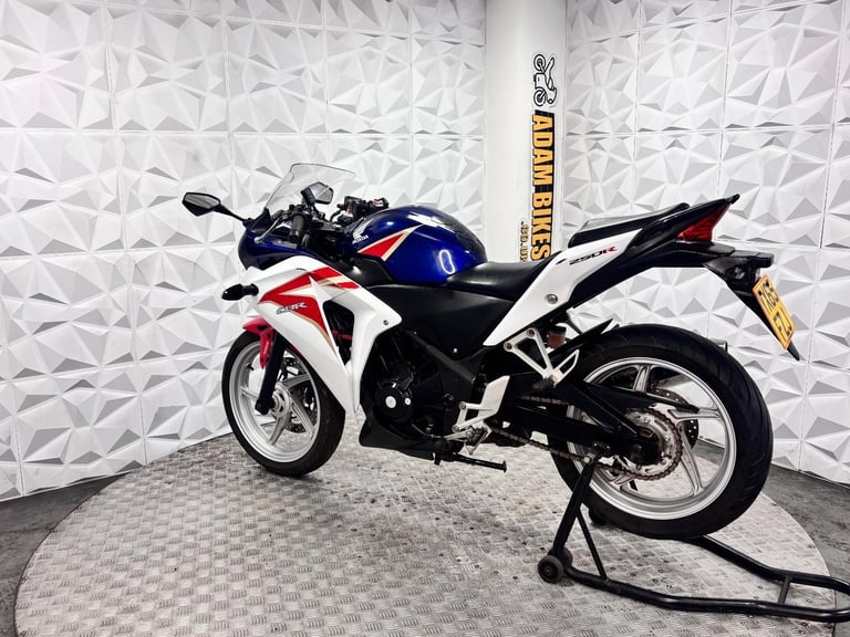 2015 Honda CBR250R | *WARRANTY PROVIDED*