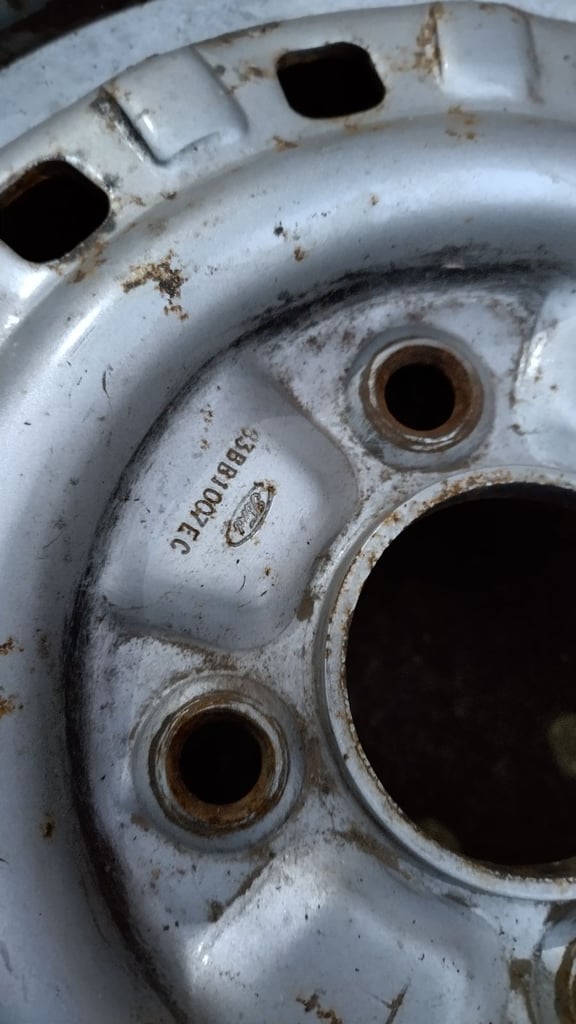 NEW tyre. Michelin mx 175/13 ford escort vauxhall astra caravan trailer