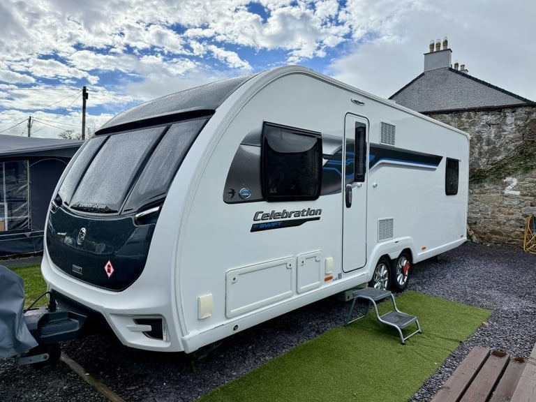 2018 SWIFT CHARISMA 635 fixed island bed, motor mover
