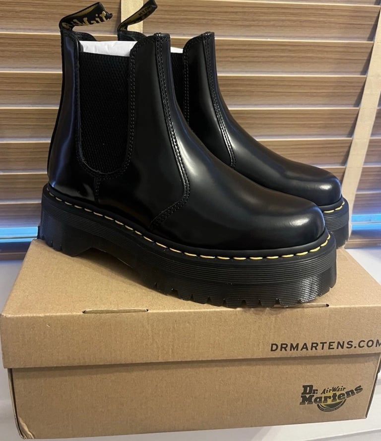 image for Dr. Martens 2976 Quad Leather Platform Chelsea Boots Size 6