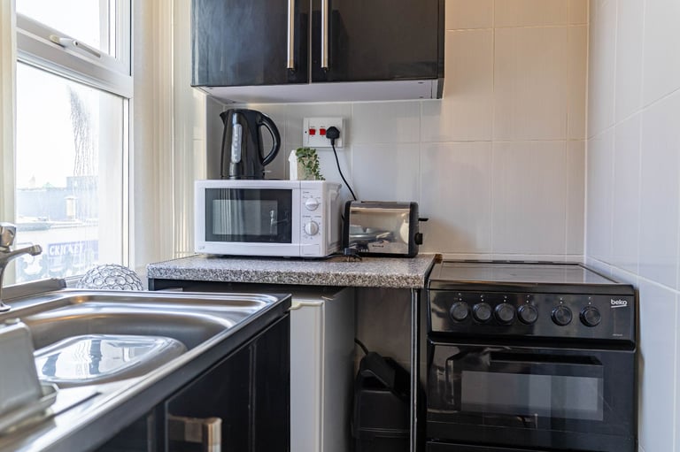 Flat 3 Blackpool | Furnished 1-BR Flat in Blackpool | Wi-Fi, Kitchen
