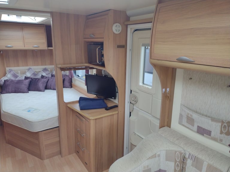 Bailey unicorn Valencia 2012 caravan fixed bed motor mover awning 