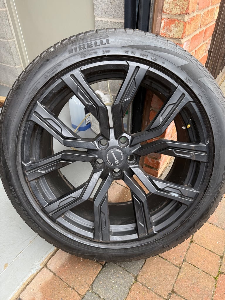 Land Rover defender firelli  alloy wheels 285/45 R22
