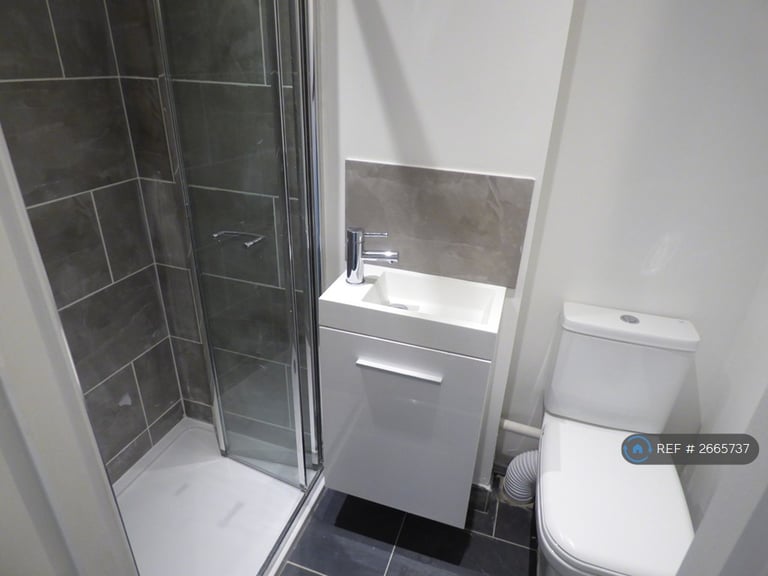 3 bedroom flat in Hsu Students Southbourne, Bournemouth, BH5 (3 bed) (#2665737)