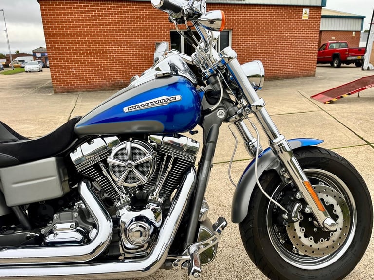 Harley-Davidson FXDFSE FATBOB SCREAMIN EAGLE CVO 110. ONLY 14698 MILES