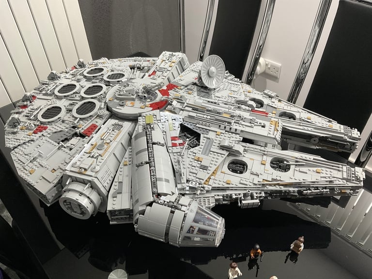 Lego Star Wars Millenium Falcon 75192 Ultimate Collectors Series