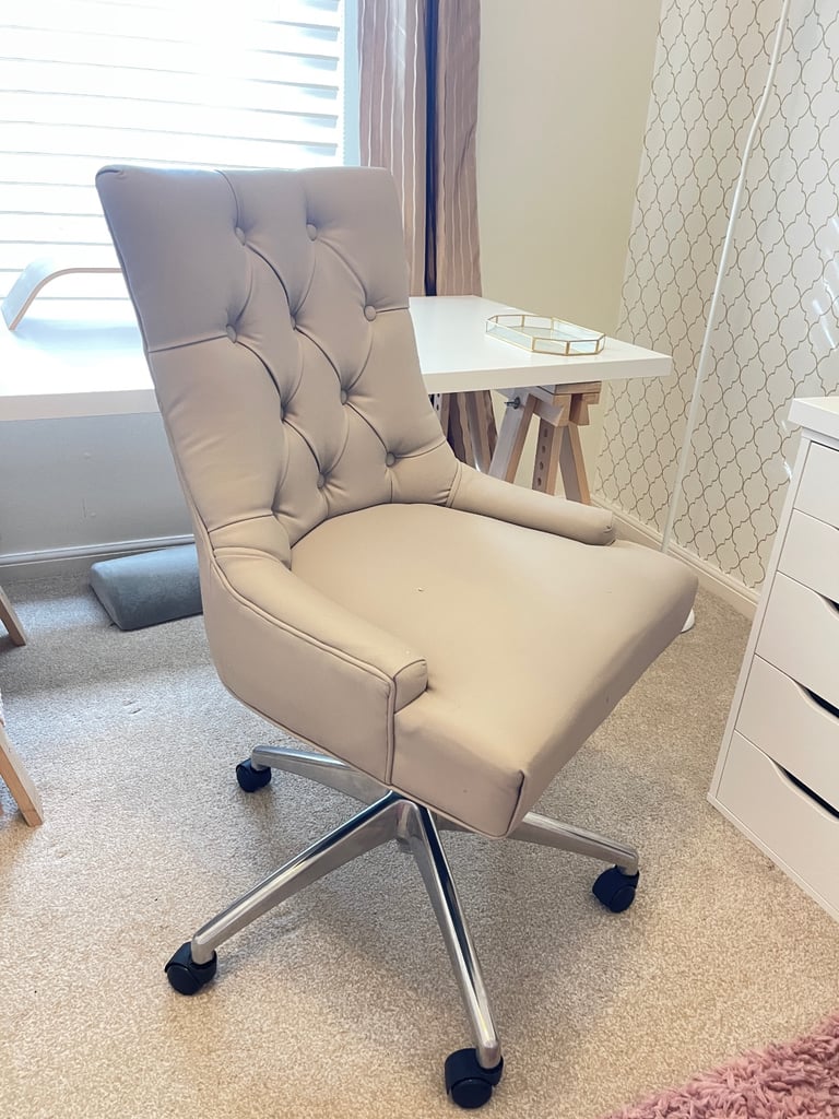 ✨ Beige Faux Leather Office / Desk Chair on Wheels ✨ Excellent Condition *Must go this week!