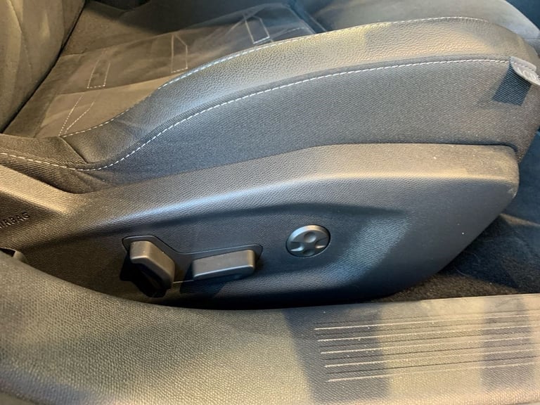 2023 Vauxhall Astra 115kW Ultimate 54kWh 5dr Auto Hatchback Electric Automatic