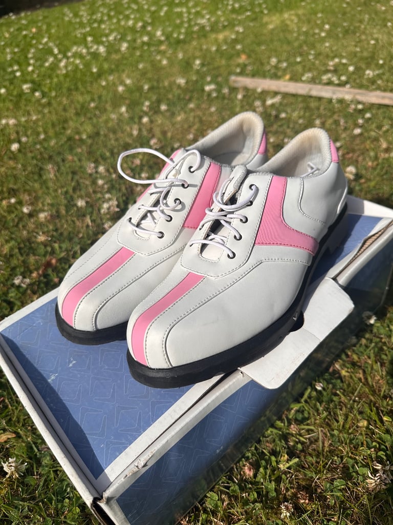 Callaway ladies golf shoes size 7.5