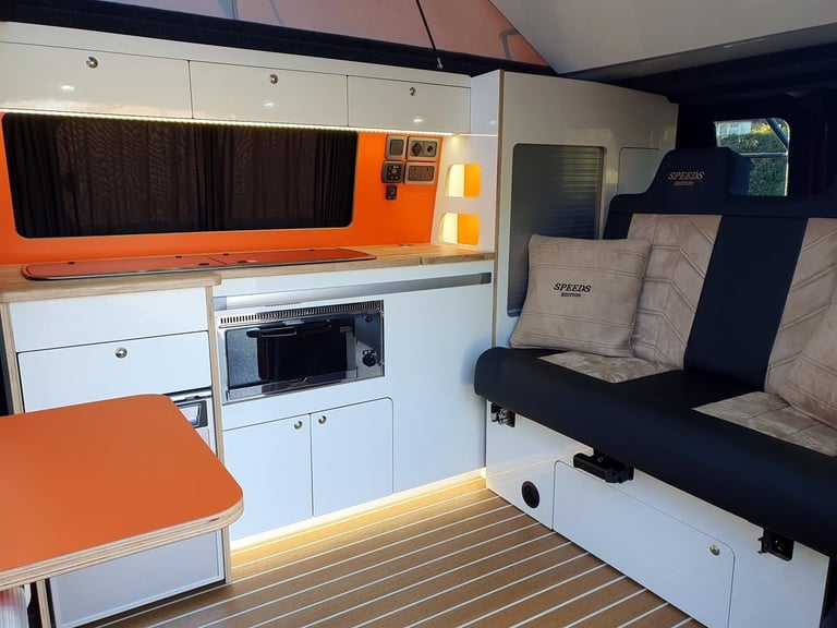Ford Transit Custom Limited SPEEDS ADVENTURER EDITION Camper 170ps 4 Berth 