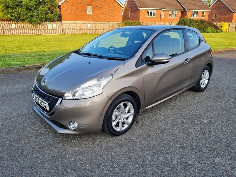image for £20 Road Tax 1200cc Low Insurance 2012 Peugeot 208 Active Pure-tech Vti 1200cc