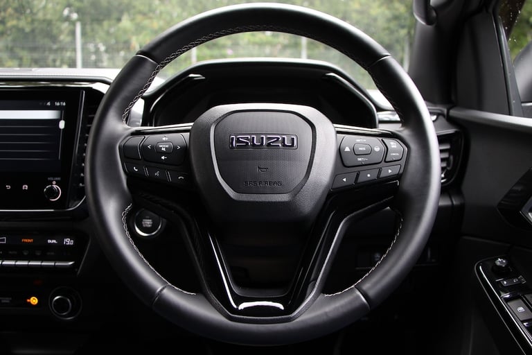 2025 Isuzu D-Max TD V-Cross Double Cab 4x4 [205] (BIG SPEC, FREE MAINLAND UK DELIVERY !!) Pick Up...