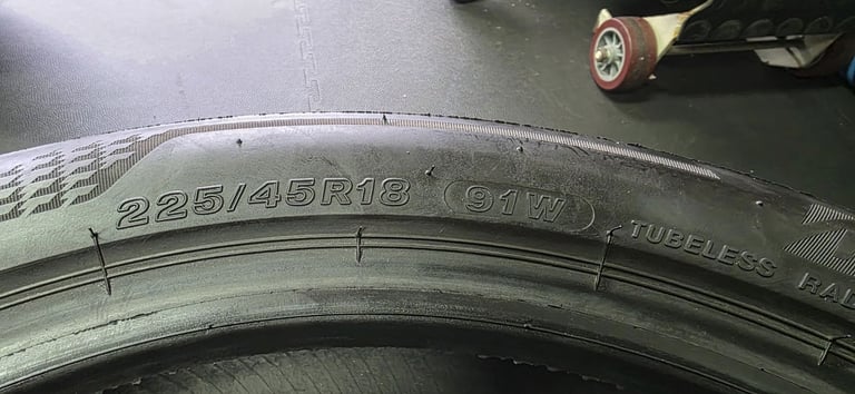 225 45 18   2 x tyres Bridgestone Turanza TOO5 MO