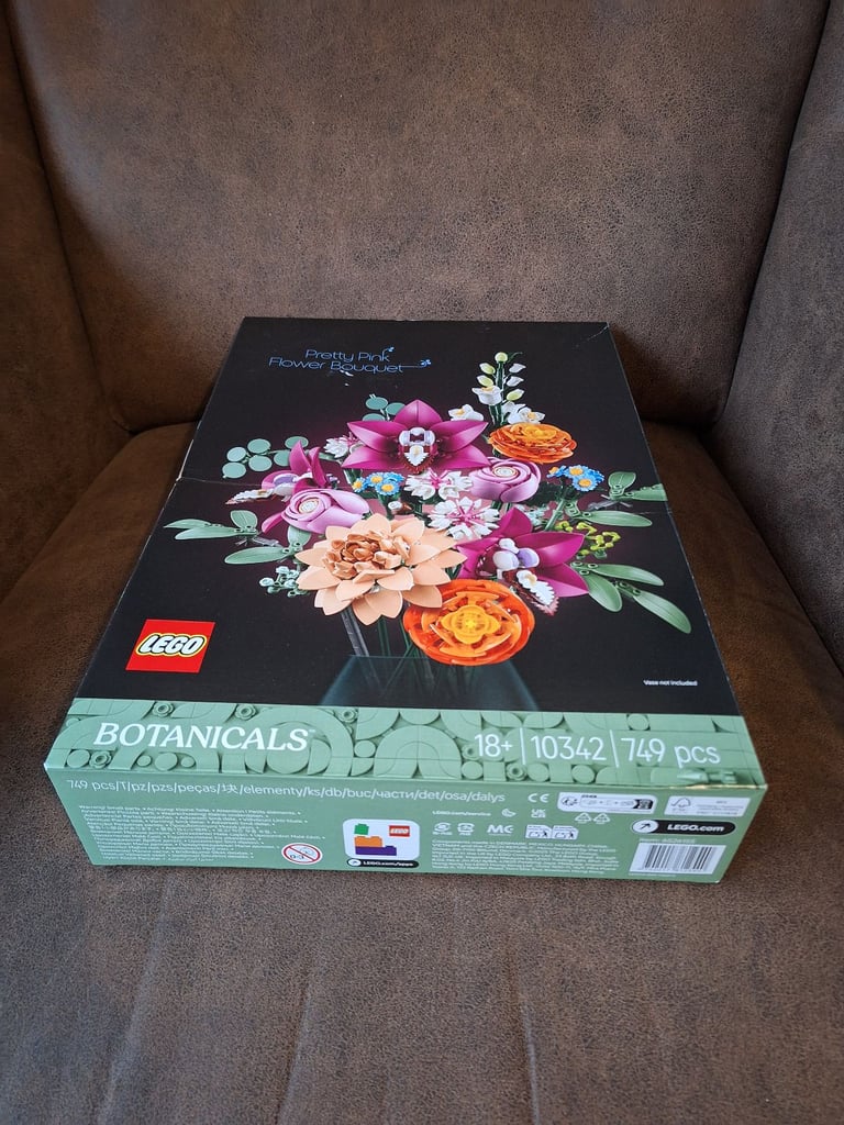 Lego Pretty Pink Flower Bouquet Kit 10342 Botanical Collection 749 pieces NEW