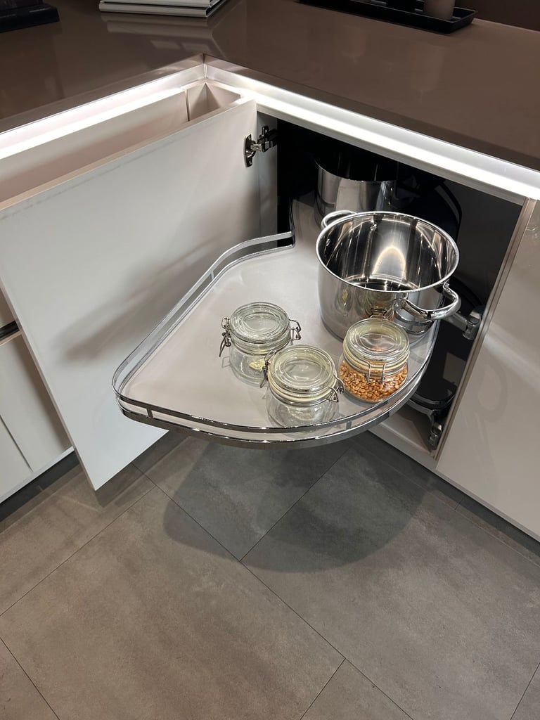 60% OFF - Sahara Lux Ex-display Kitchen for sale + Siemens Appliances & Quartz Worktop included