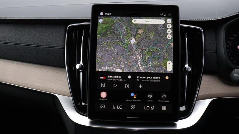 2025 Volvo XC90 B5 (P) AWD Plus Dark (Harman Kardon Sound, 360 Camera, Apple CarPlay, BLIS) ESTAT...