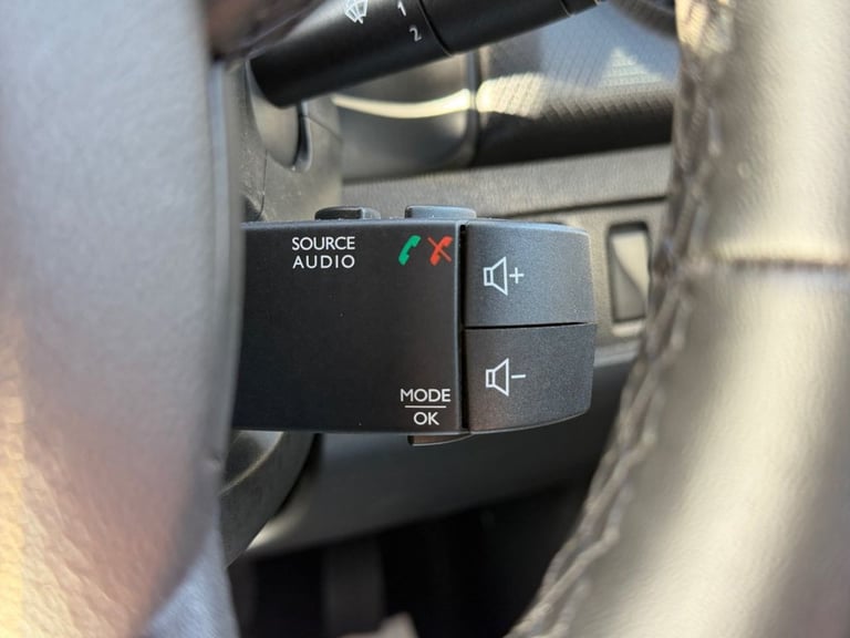 2019 Renault Clio 1.5 dCi Play Hatchback 5dr Diesel Manual Euro 6 (s/s) (90 ps) Hatchback Diesel ...