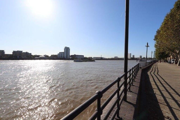 Canary Wharf Double Room Available now 0 deposit available