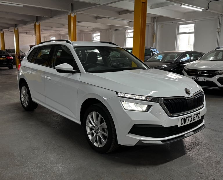 One Owner | Rear parking sensors| Apple Car play