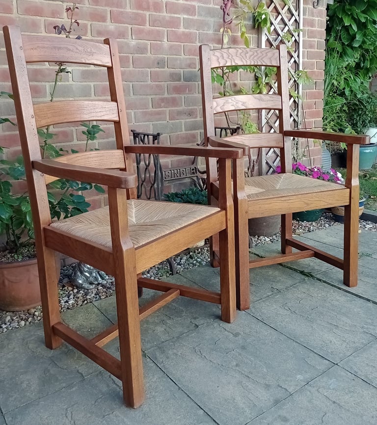Pair Oak Curver Dining Chairs 