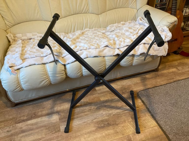 @@  HERCULES ACOUSTIC GUITAR STAND & KEYBOARD STAND .. BOTH IN V.G.C.  @@