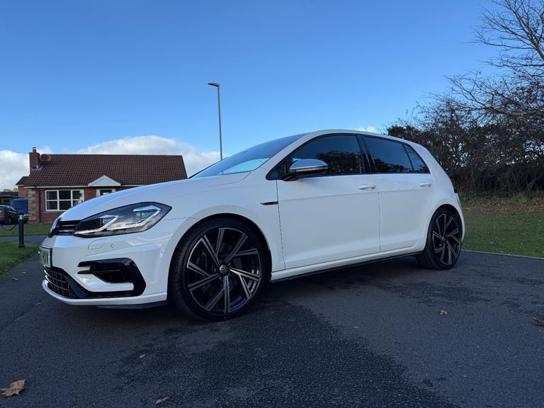 Volkswagen Golf " R " 310 BHP / D.S.G AUTO / 4 MOTION / NEW 19 INCH ALLOYS