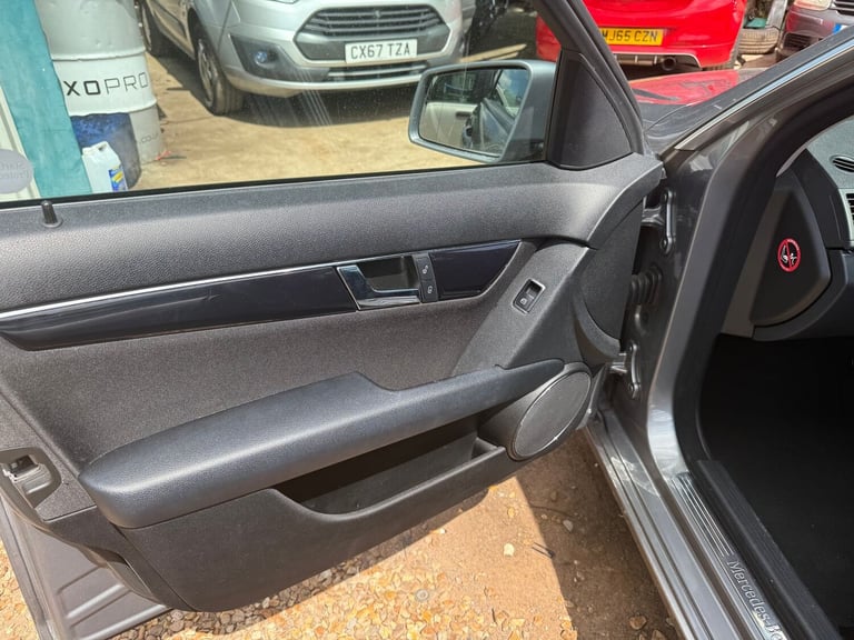 2010 Mercedes-Benz C-Class 2.1 C200 CDI BlueEfficiency Executive SE Saloon 4dr Diesel Auto Euro 5...