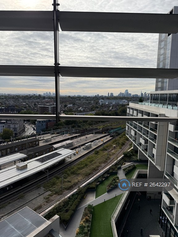 2 bedroom flat in City North East Tower, London, N4 (2 bed) (#2642297)
