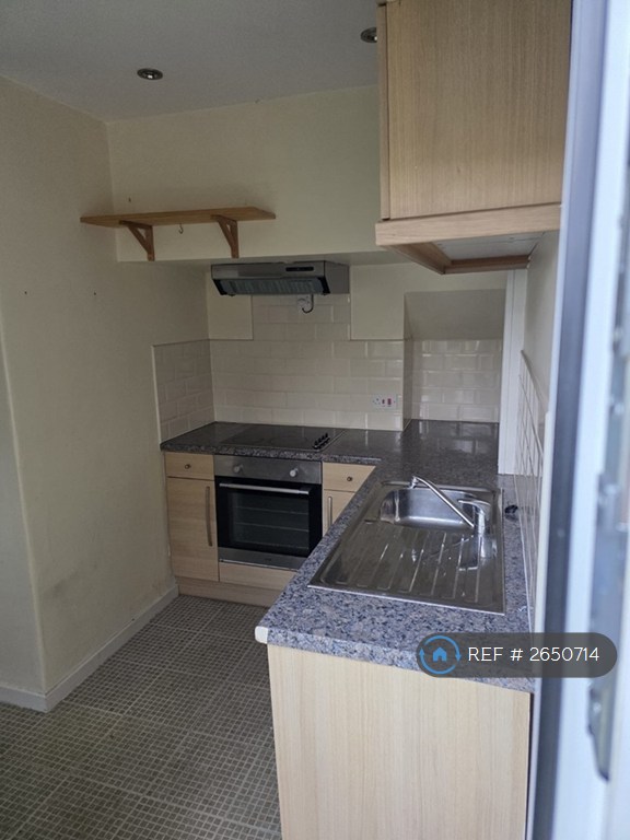 1 bedroom flat in Tulliallen, Liverpool, L22 (1 bed) (#2650714)