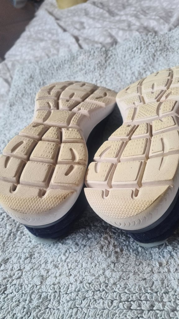 Skechers uk4 uber lightweight memory foam navy trainers, almost teo tone design 