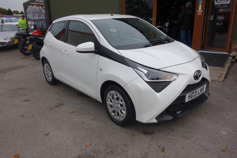 image for Toyota Aygo 1.0 VVT-i x-play Hatchback 5dr Petrol Manual Euro 6 (s/s)... 2021/21