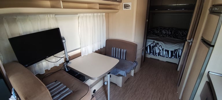 Hobby 695 VIP - Fixed Bed & Awning