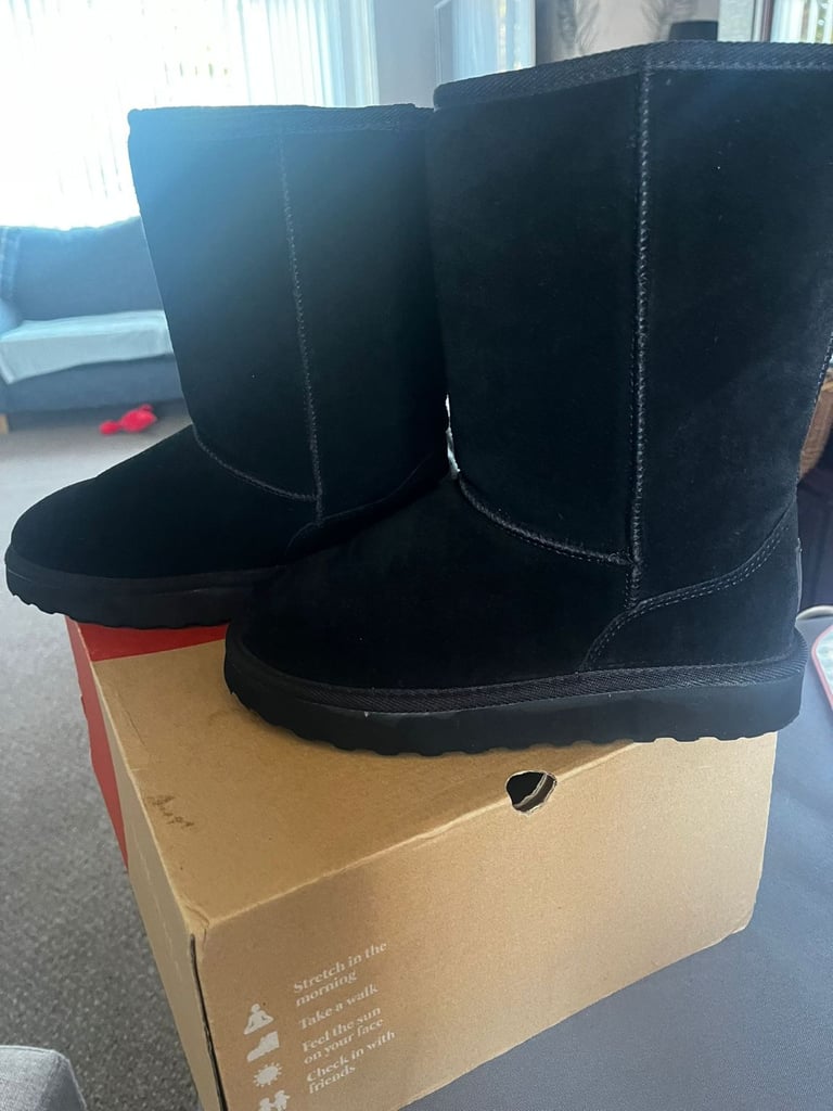 Size 4 black boots 