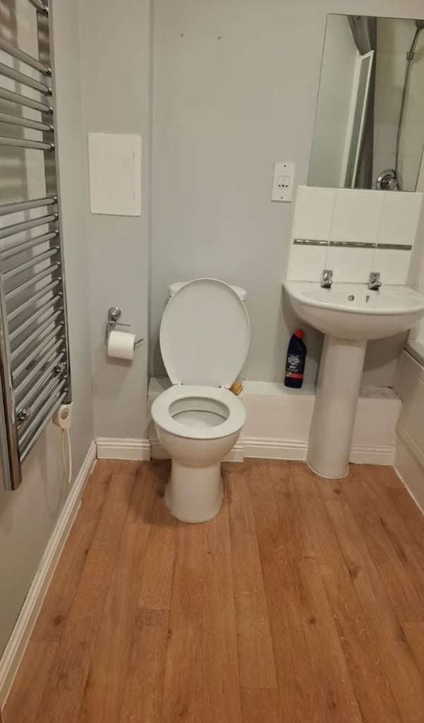Modern 1-Bedroom Flat | Furnished | Lift Access | Parking | Bergenia House, Feltham - TW13