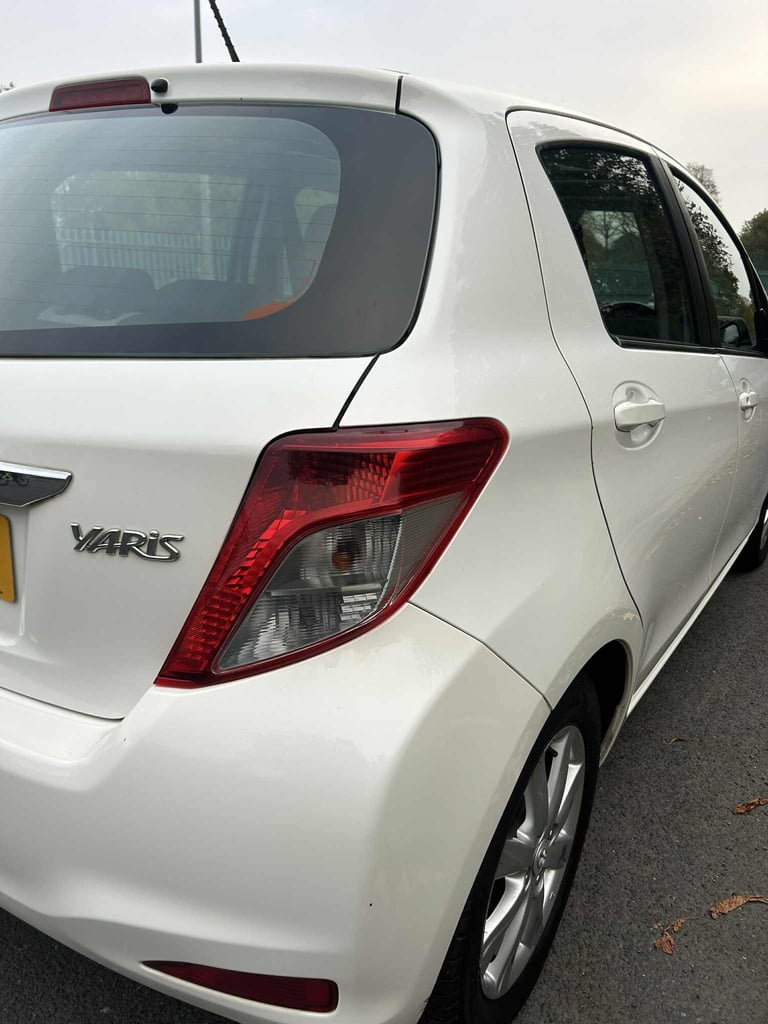 2011 Toyota Yaris 1.33 VVT-i T Spirit 5dr-10 service stamps HATCHBACK Petrol Manual