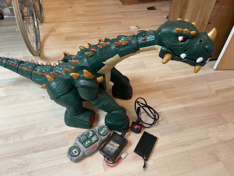 Electronic dinosaur toy 
