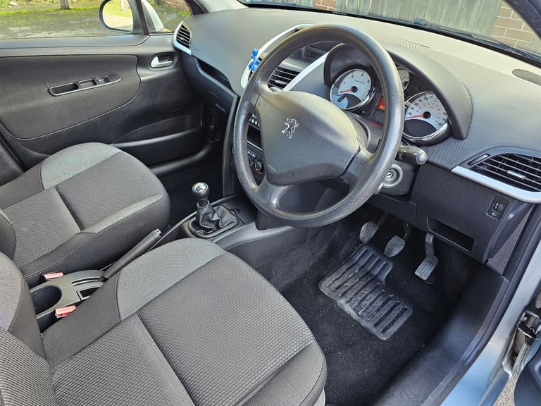 Peugeot, 207, Hatchback, 2010, Manual, 1398 (cc), 5 doors