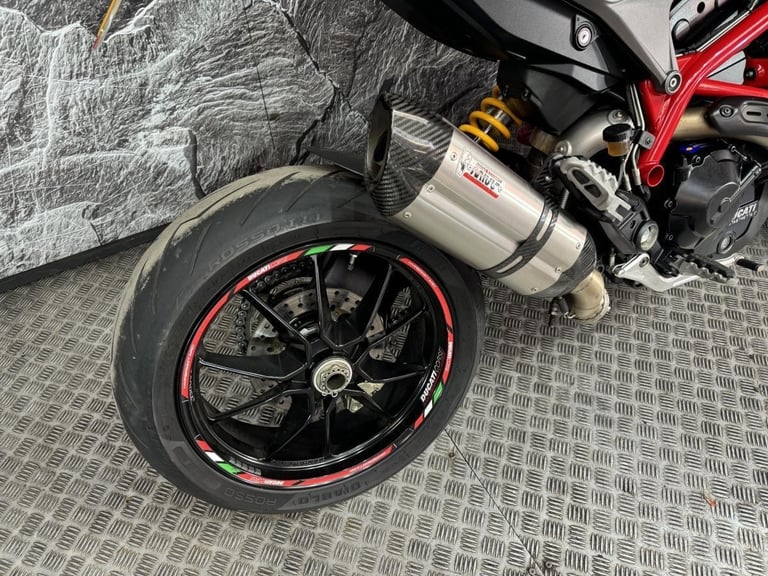DUCATI HYPERMOTARD 821 2015