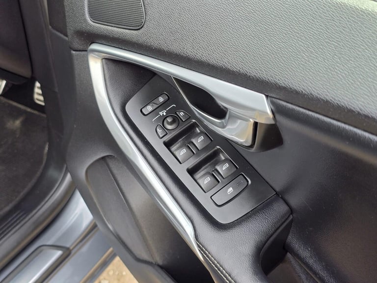 2017 Volvo V40 1.5 T3 R-Design Nav Plus Hatchback 5dr Petrol Auto Euro 6 (s/s) (152 ps) Hatchback...