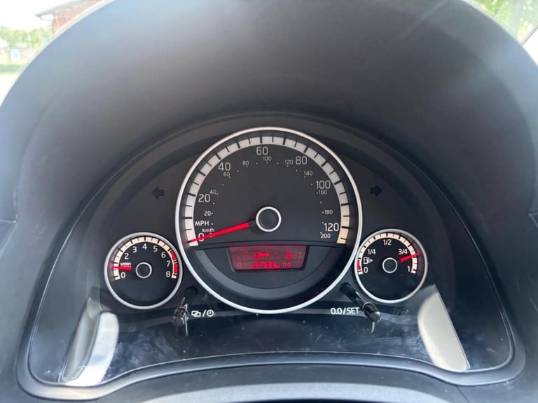 VOLKSWAGEN UP 1.0 High up! 2013