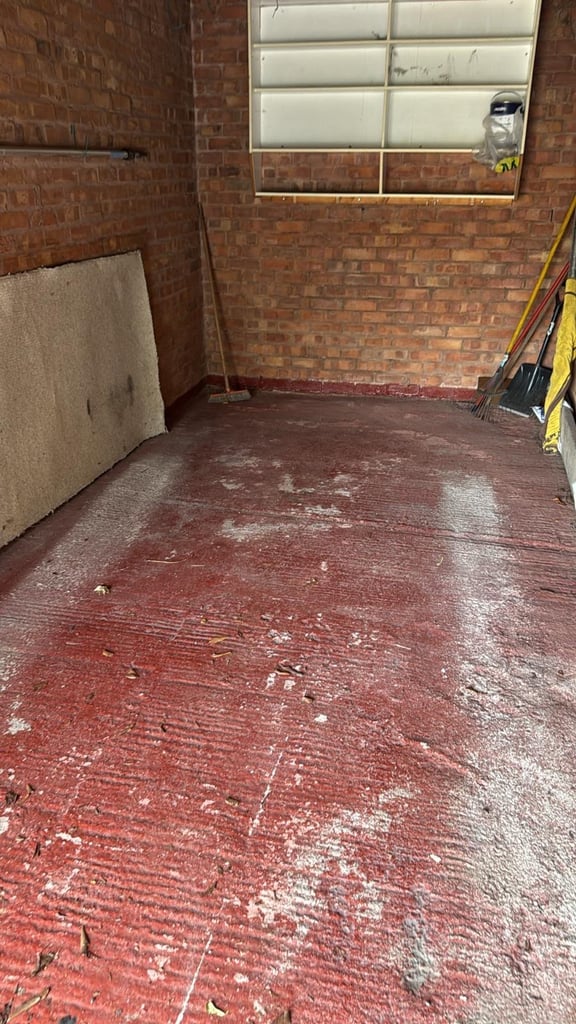 GARAGE TO RENT- WOLVERHAMPTON ROAD EAST, WV4 6BD, £90 A MONTH