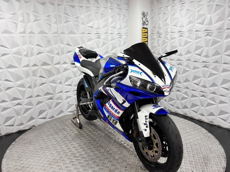 2004 Yamaha R1 | *WARRANTY PROVIDED*