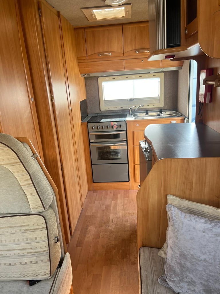 2005 - Adria Coral 630 DH - 2.8ltr - 40,000 miles - 5 berth / 6 belts 