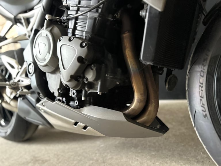 STUNNING ONE OWNER 2021/21 TRIUMPH SPEED TRIPLE 1200 RS MOTORCYCLE