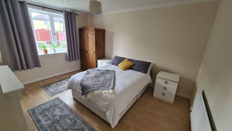 Double room to rent in shared East Ipswich House