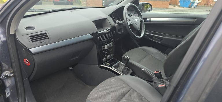 Vauxhall astra 1.8 5dr nissan toyota skoda Volkswagen honda peugeot ford suzuki citroen renault