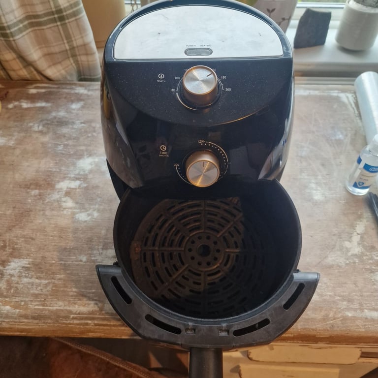 Small air fryer used but in excellent working order